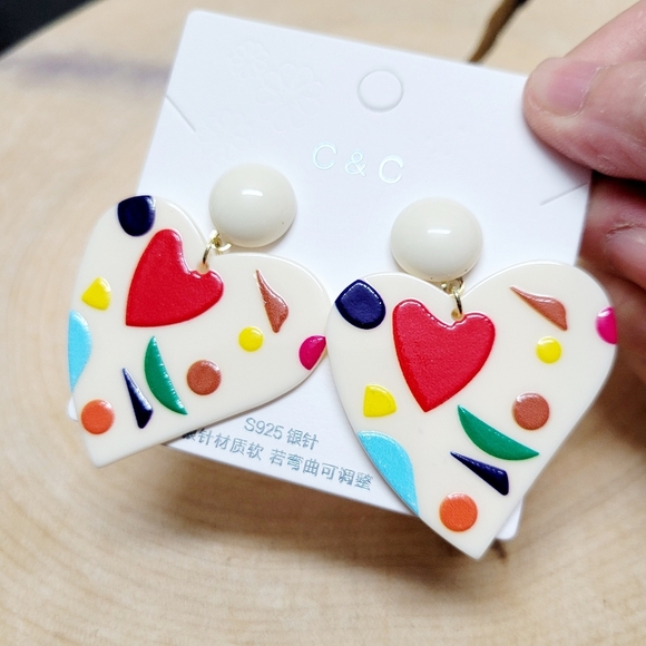 Brand New White Red Heart Earrings - Picture 1 of 6